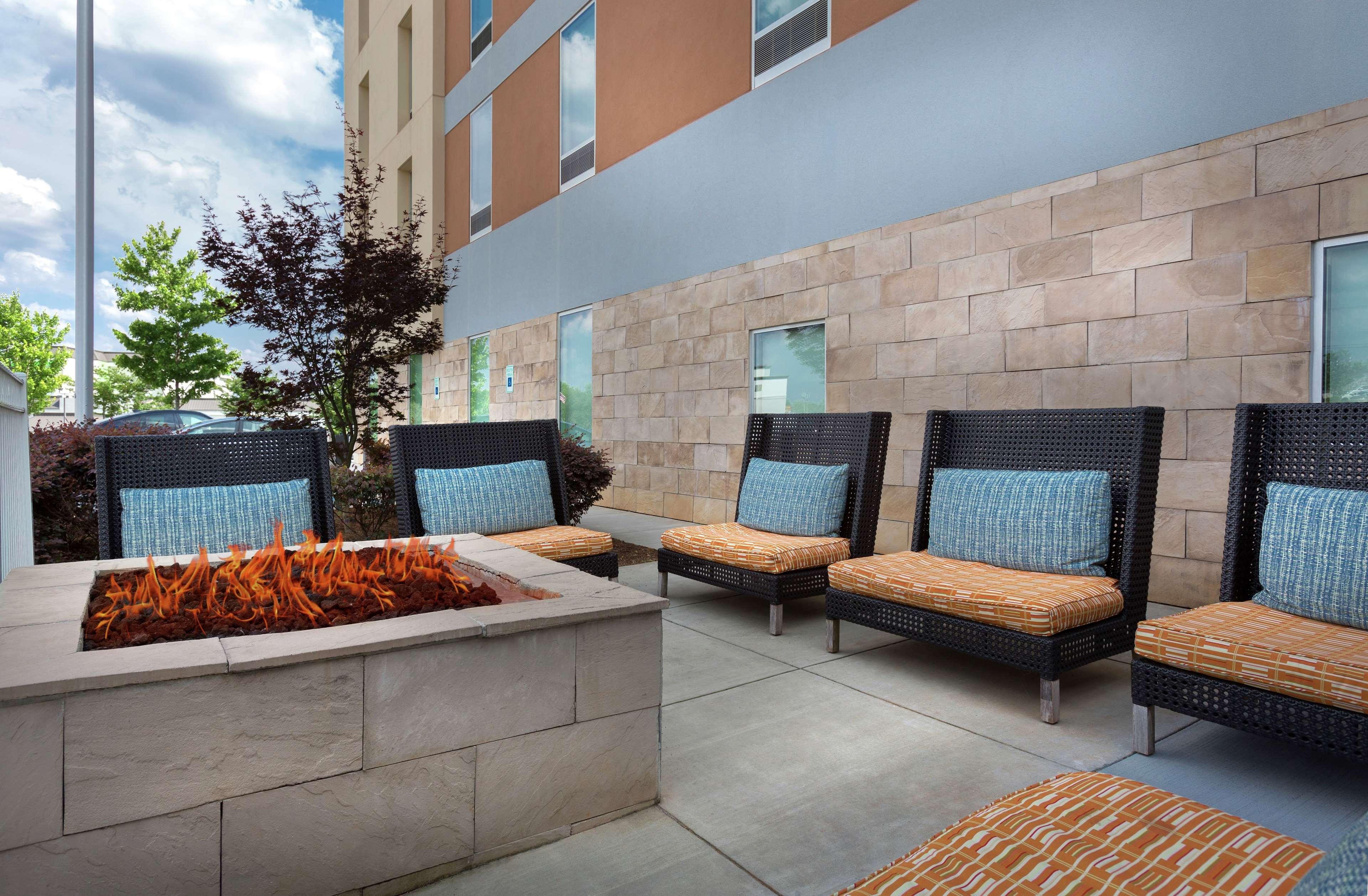Home2 Suites By Hilton Greenville Airport Екстер'єр фото
